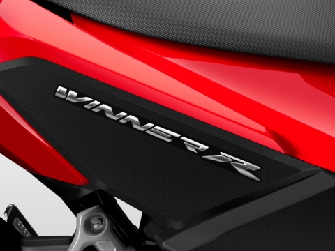 Biểu tượng của tốc độ và bản lĩnh - Chữ “R” – Racing chính là tinh hoa của tốc độ và bản lĩnh đường đua.